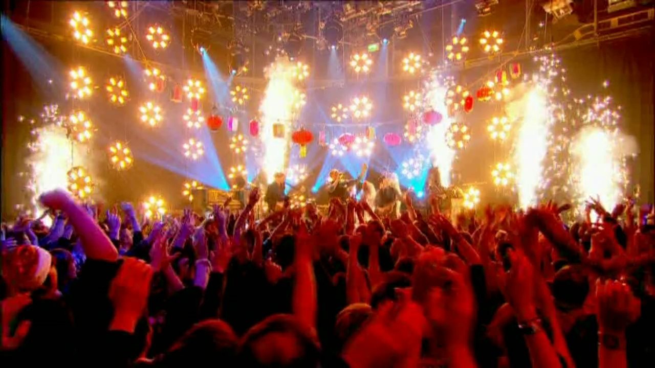 Coldplay - Christmas Lights @ Top Of The Pops 2010