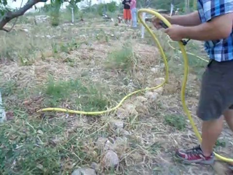 Formation arrosage Patrice. Court métrage réalisé par Clément- fête de l'été 28 06 14 (2/3)