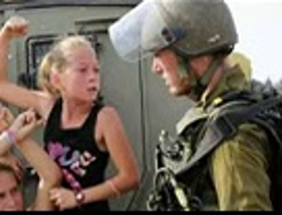 Video Anak GAZA PALESTINA Pemberani Melempar Batu Ke Tank ZIONIS ISRAEL