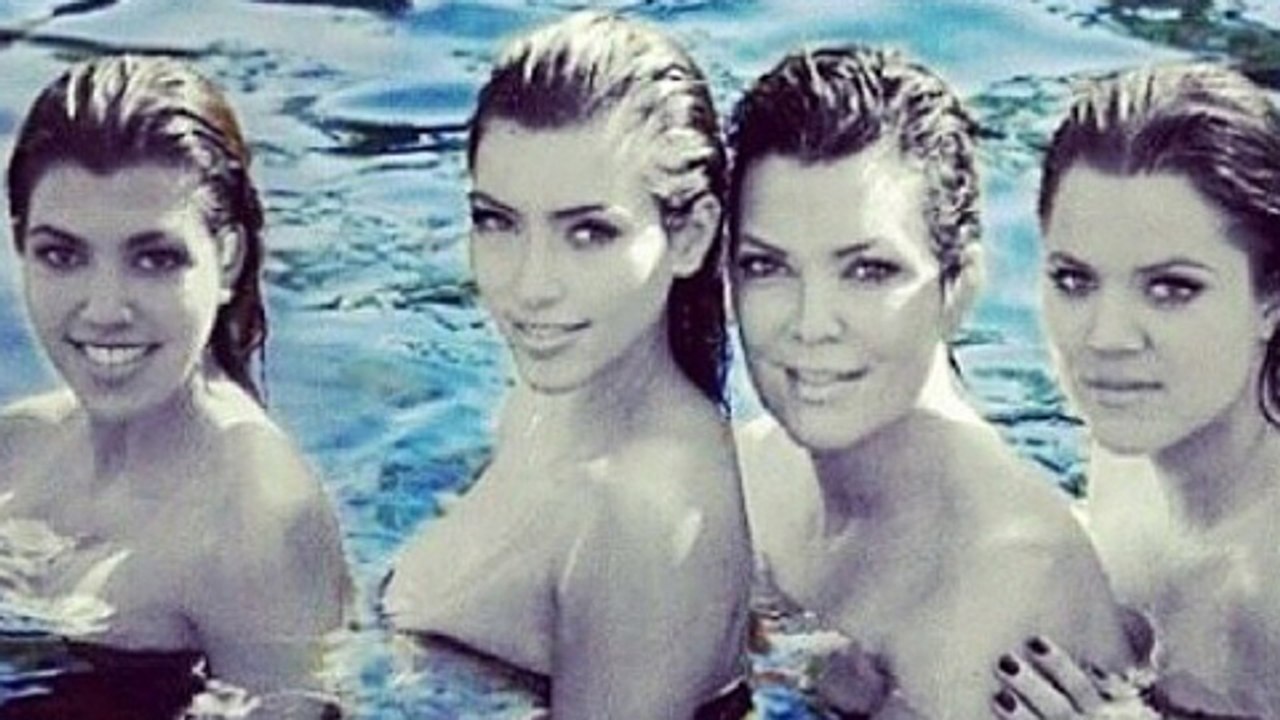 KUWTK Kris Jenner Poses With Kim Kourtney And Khloe Kardashian