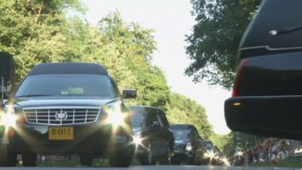 Flight MH17: Dutch mourn at solemn ceremony for victims