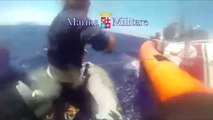 Sicilia - Mare Nostrum sbarco migrante da Nave Vega affetto da peritonite (23.07.14)