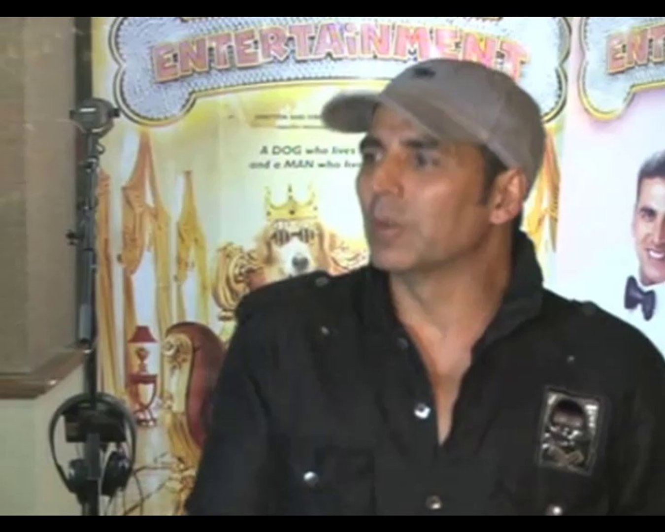 Watch Akshay Kumar live song recording