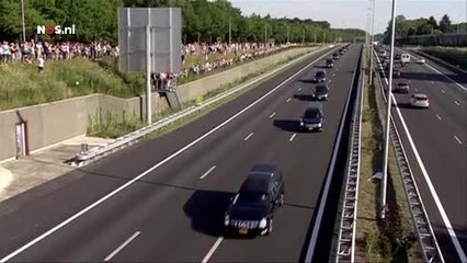 Le cortège de corbillards pour les victimes du vol MH17