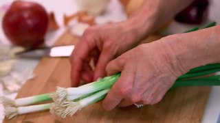 Cooking with onions- How to select and cut an onion - Herbalife Advice