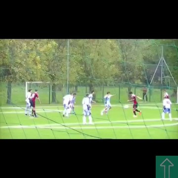 Promessa do Milan mostra habilidade e marca gol espetacular