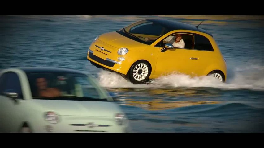 La Fiat 500C fait du jetski à Ibiza