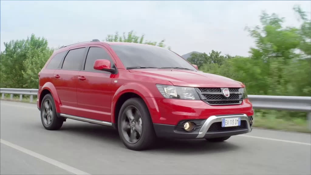 Le crossover Fiat Freemont Cross adopte les codes du « outdoor »