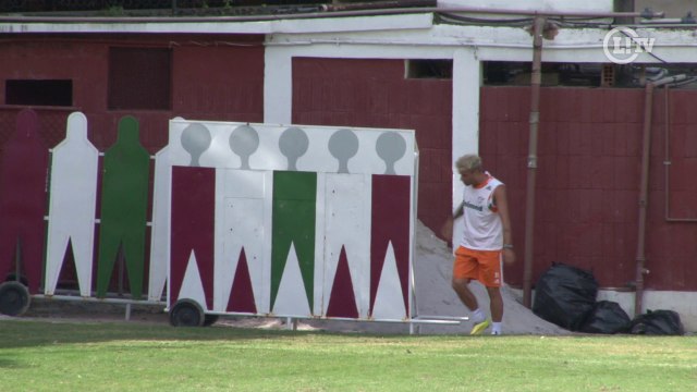 Aliviou? Sobis dá uma fugidinha durante treino