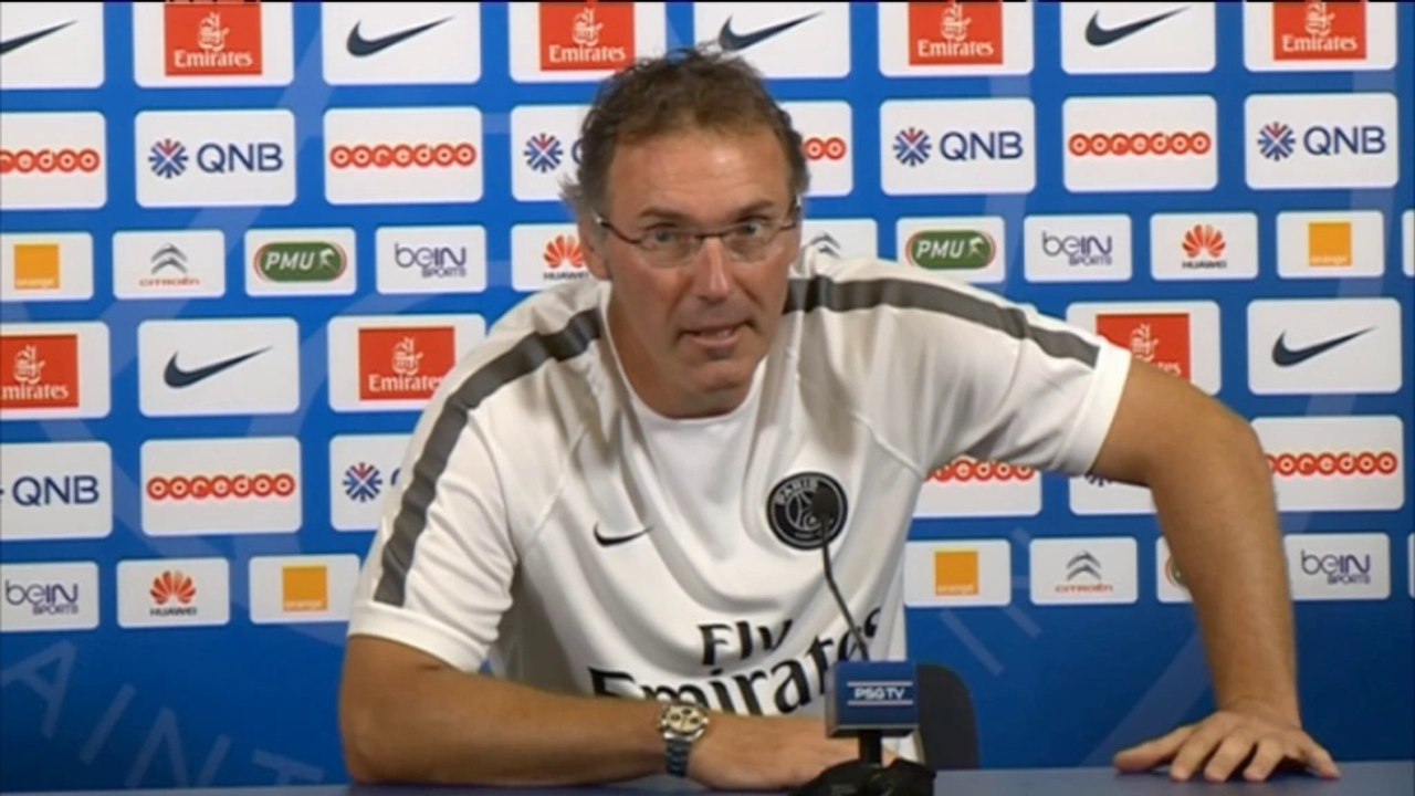 Blanc: 'Sitze auf gepackten Koffern'