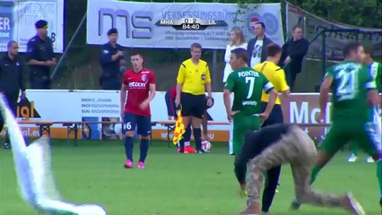 Manifestantes invadem campo e geram tumulto na Áustria