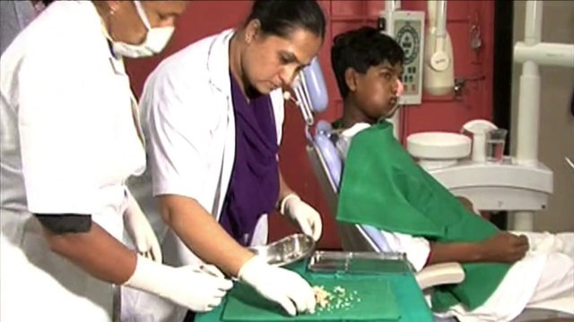 Dentistas retiram 232 dentes de paciente