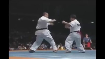 Karate : un KO sur un coup de pied retourné ! a voir
