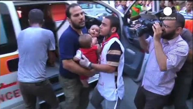 Striscia di Gaza: sale il numero delle vittime, colpita una scuola dell'Onu