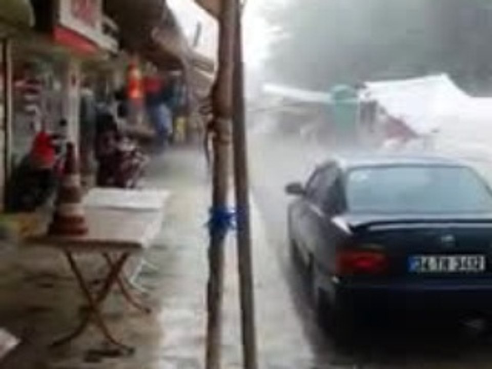 Geyve sağanak yağışa teslim oldu-Geyvemedya-1