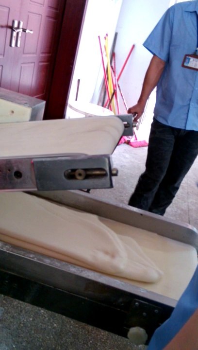 Máy cán bột làm bánh bao/ máy cán bột làm bánh mỳ/ máy cán bột