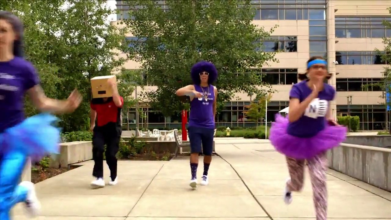 Pire parodie musique par Microsoft... Parodie de LMFAO!