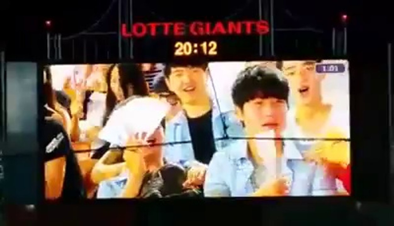 Baseball game Kissing camera stops on the same guys twice! So hilarious