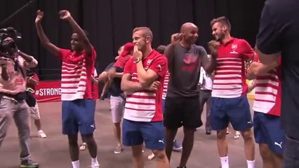 Basketball - Thierry Henry célèbre un trois points de Gedion Zelalem