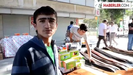 Seyyar satıcılar tezgahlarında sabahlıyor -