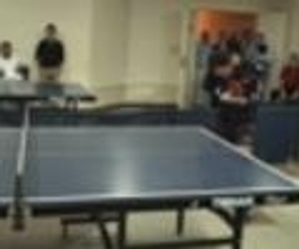 Ağzıyla masa tenisi oynuyor