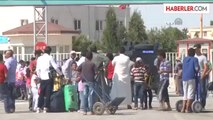 Suriyeliler Akçakale Gümrük Kapısı'nda yoğunluk oluşturdu -