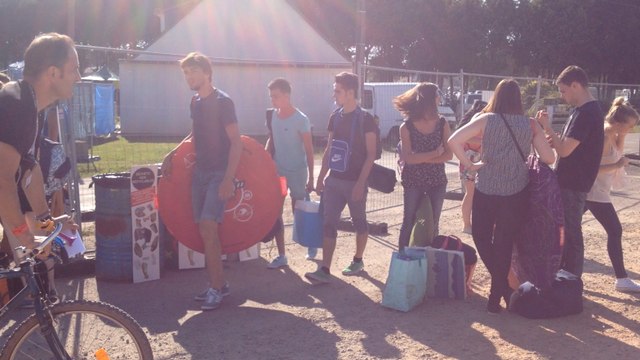 Les festivaliers du Pont du Rock arrivent