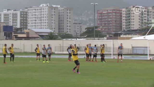 Kerlon do Fogão? Lucas mostra habilidade com a bola em treino