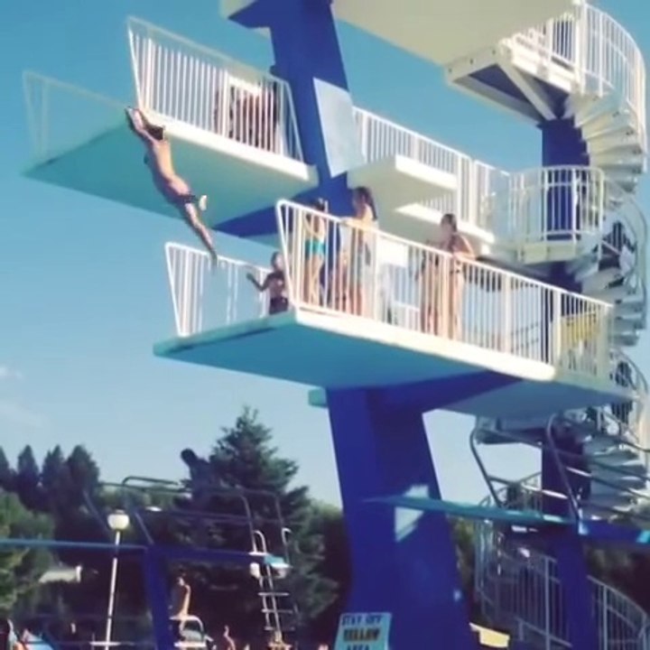 Saut d'un plongeoir Fail - Elle a dû souffrir