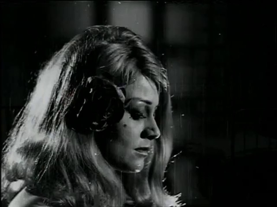 Akşam Oldu Hüzünlendim Ben Yine - Zeki Müren (Sema Özcan & Ediz Hun)