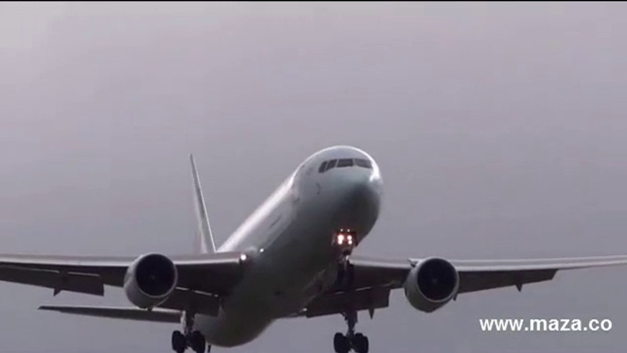Air Canada Boeing 763 - landing at heathrow airport uk