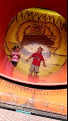 3 years old girl stuck in rollercoaster : AMAZING 360°DEATH GRIP!!