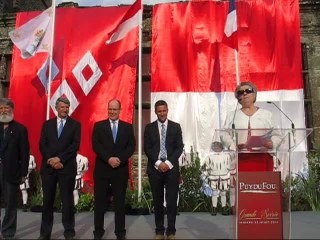 Père Pedro et S.A.S. le prince Albert II de Monaco au Puy du Fou