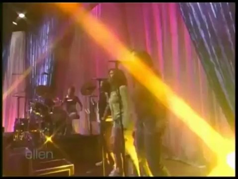 We can't wait to be Chasing The Sun with Hilary Duff!! This singer/actress/super woman/mom is dropping her new single on July 29 — which means we have 5 days to get pumped about her fresh music! The world received a magical teaser yesterday in the form of