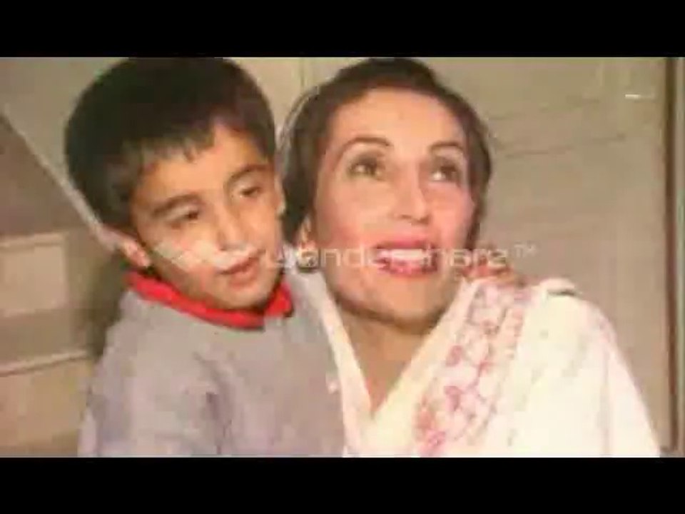 Benazir Bhutto with her kids Bilawal and Bakhtawar