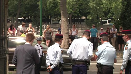 Crash d'Air Algérie: Hollande reçoit les proches des victimes