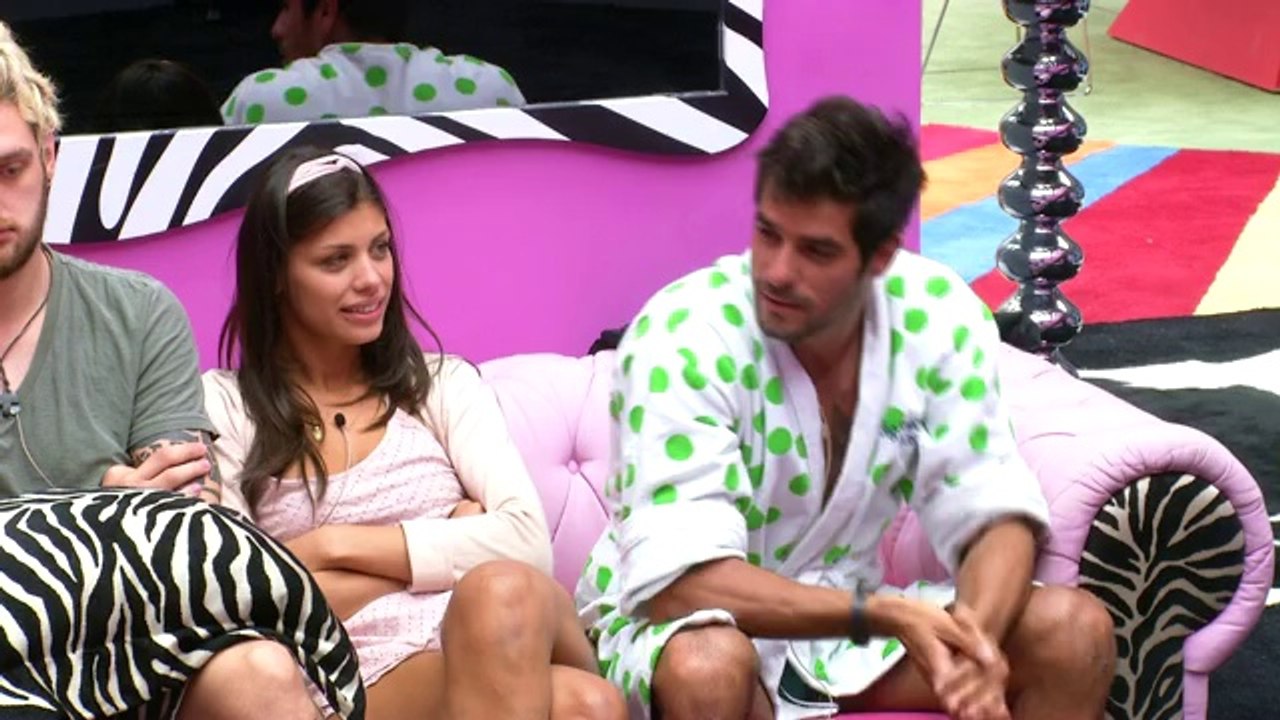 Fran provoca Diego  'Se eu for embora, você vai querer se declarar e não vai dar tempo'