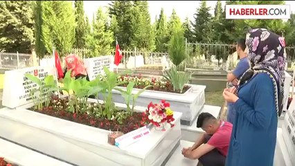 Şehit oğlunun doğum gününü mezarı başında kutladı -