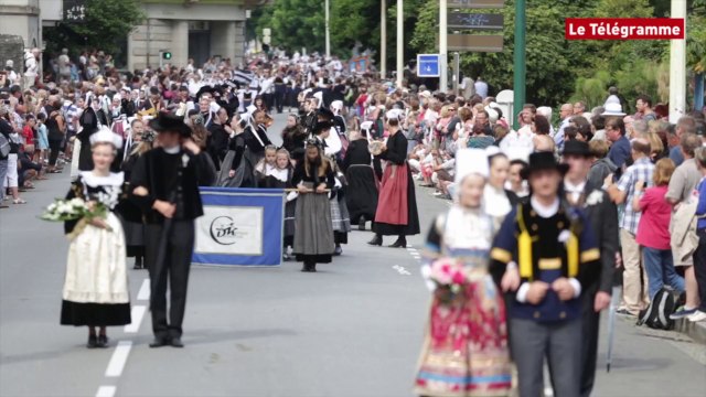 Cornouaille 2014. Le défilé dans les rues de Quimper