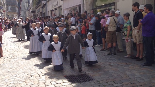 Les costumes du défilé sont très variés