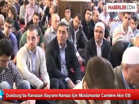 Duisburg'da Ramazan Bayramı Namazı İçin Müslümanlar Camilere Akın Etti
