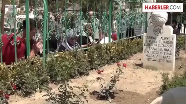 Mezarlıklar ziyaretçi akınına uğruyor -