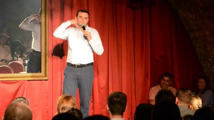 3 tipuri de prieteni care vin la spectacol - YouTube [720p]