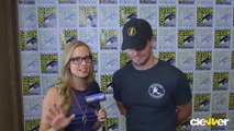 Stephen Amell -Arrow- Talks Oliver_Felicity Relationship & IVs - Comic-Con 2014