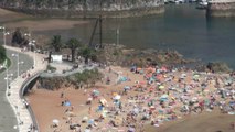 La playa de Palmera a tope. Candás, Asturias