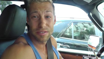 Brust Training im Gold's Gym Hollywood - Tunnelblick Fokus Test.