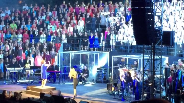 Amel Bent - Comme toi - Fous Chantants (Ales)