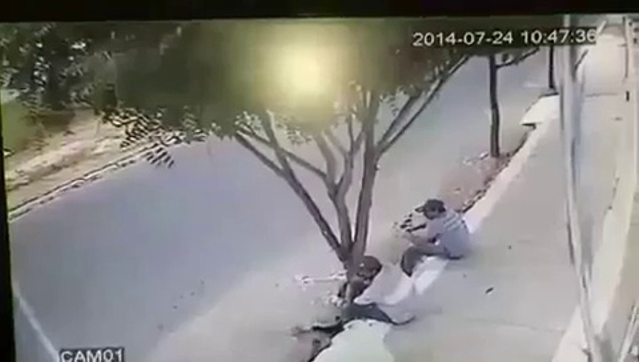 Trois hommes frôlent la mort