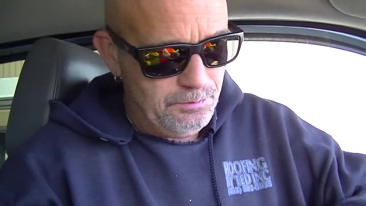 Bateau radiocommandé sur la neige (HD)