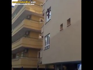 Survivor Taner'in 2.Kattan Havuza Öküzlemesine Atlayışı